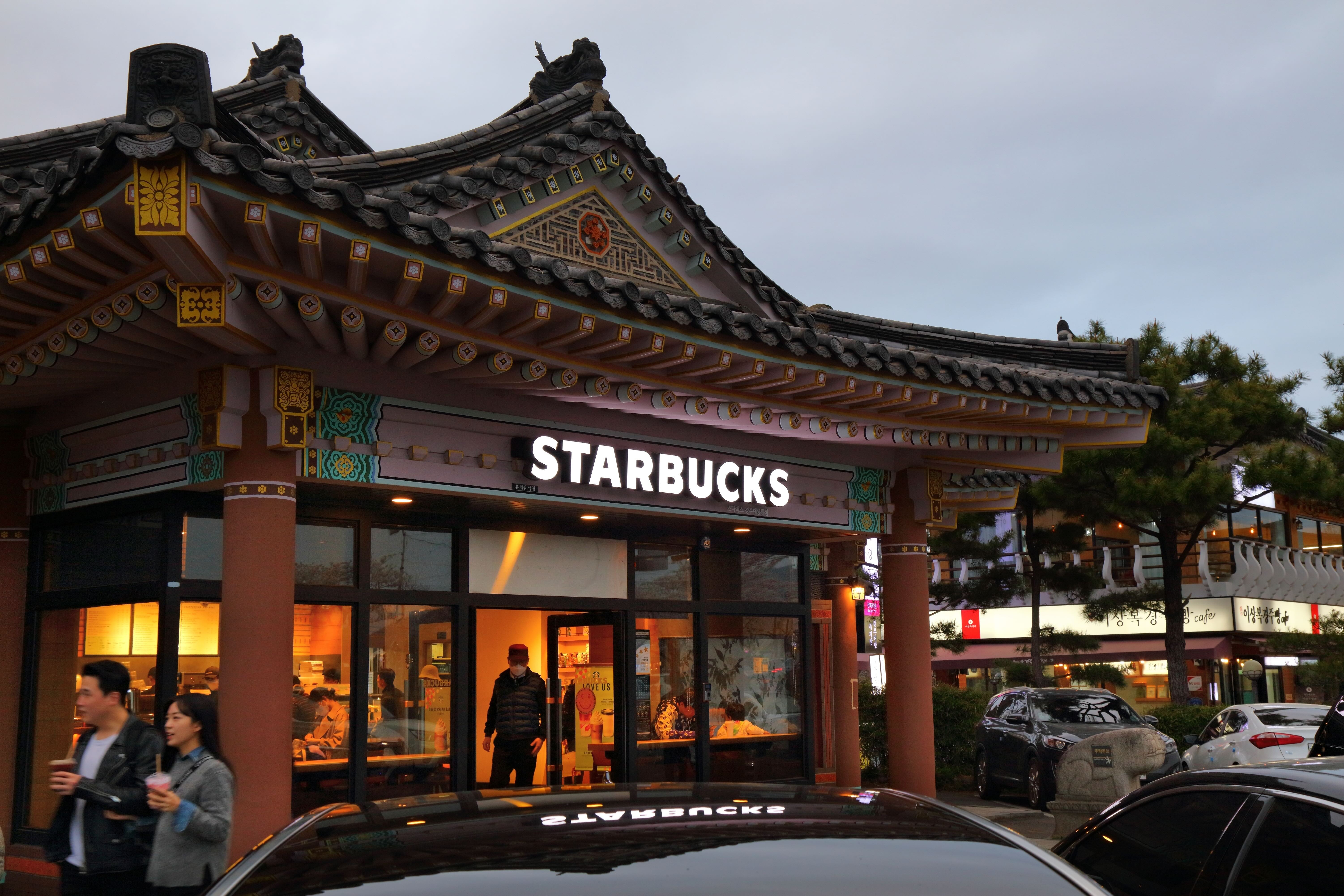 brand-reputation-management-lessons-starbucks-slug-featured