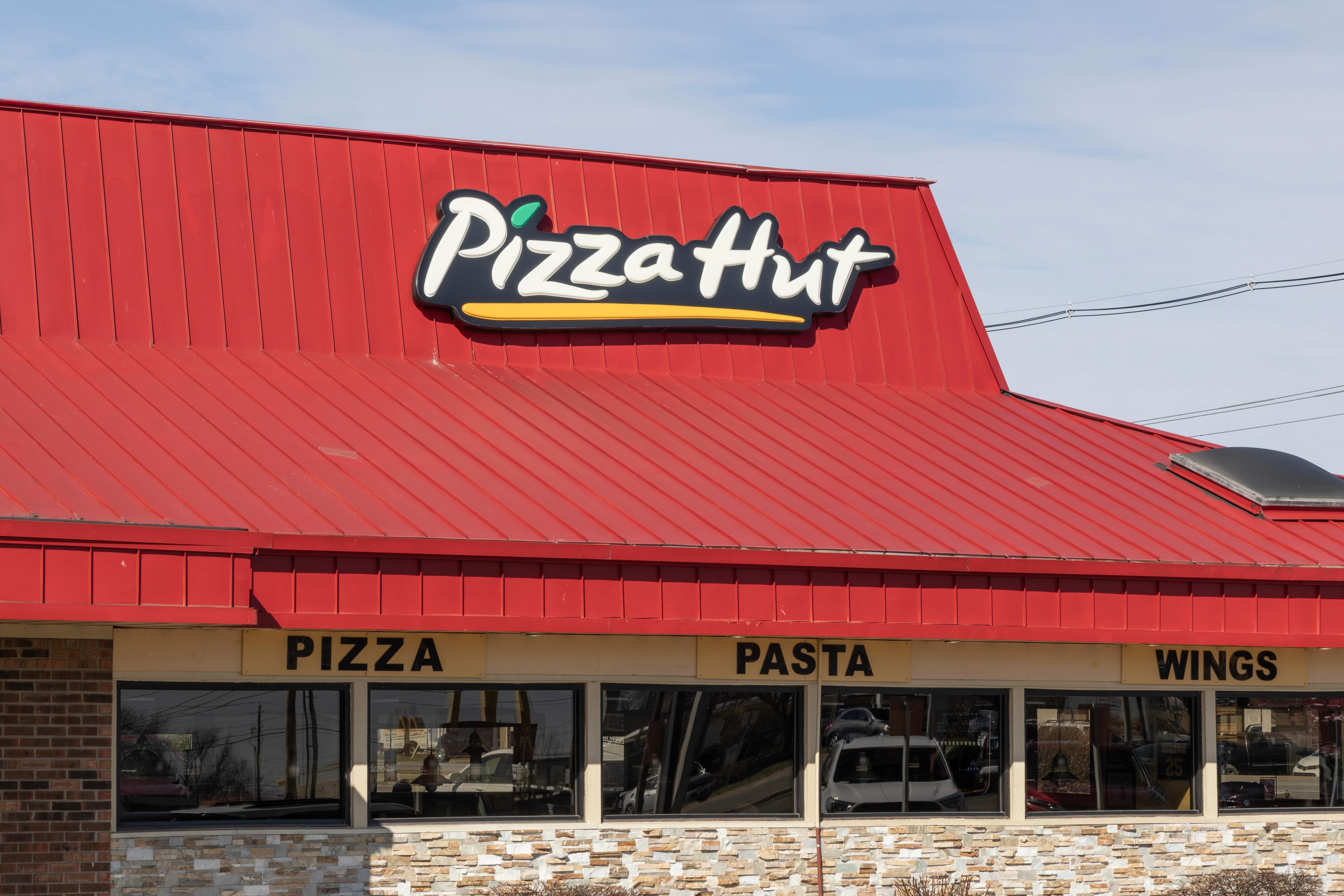 pizza-hut-brand-failure-lessons-entrepreneurs-slug-featured