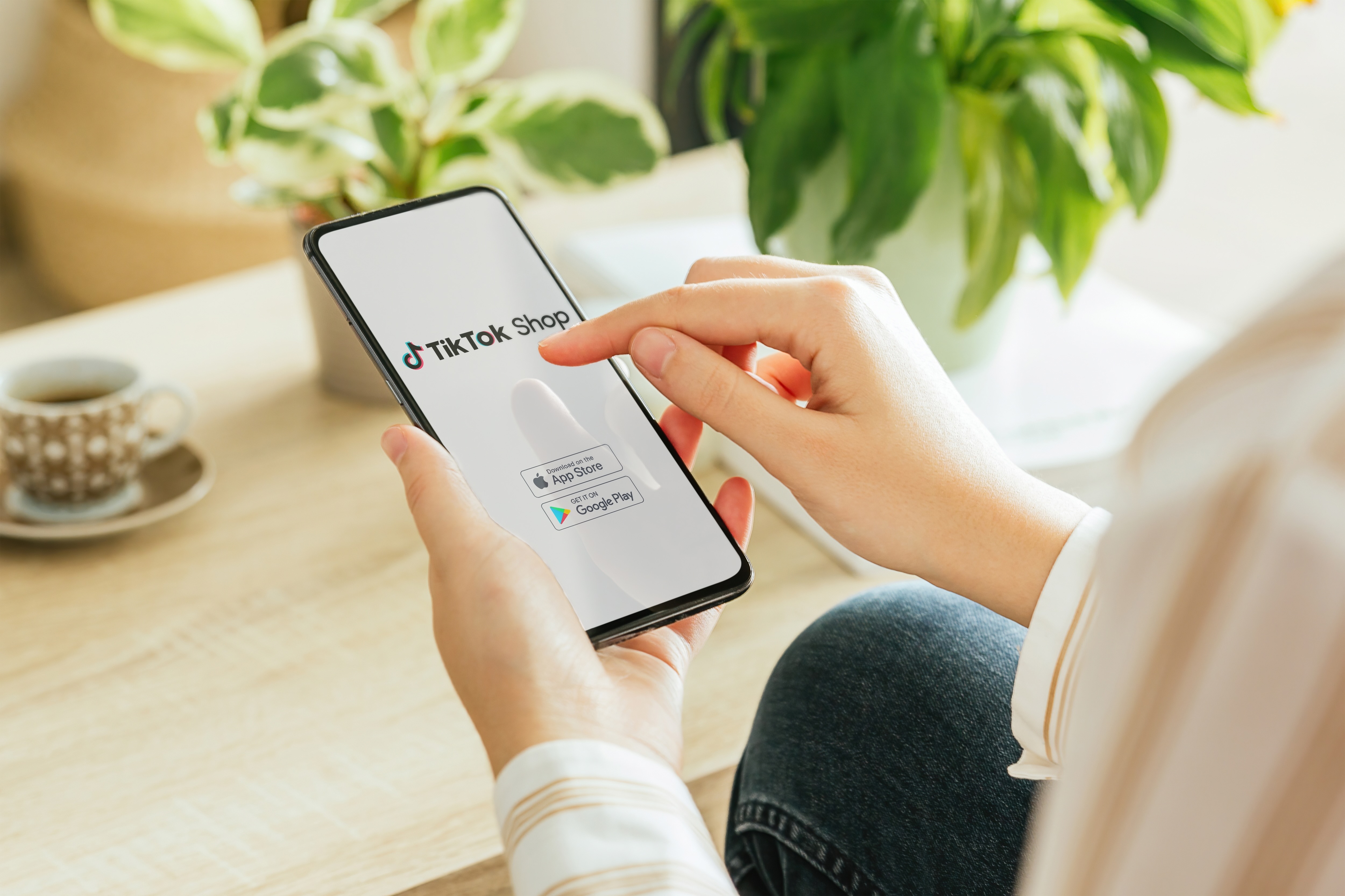 social-commerce-trends-business-strategy-slug-featured