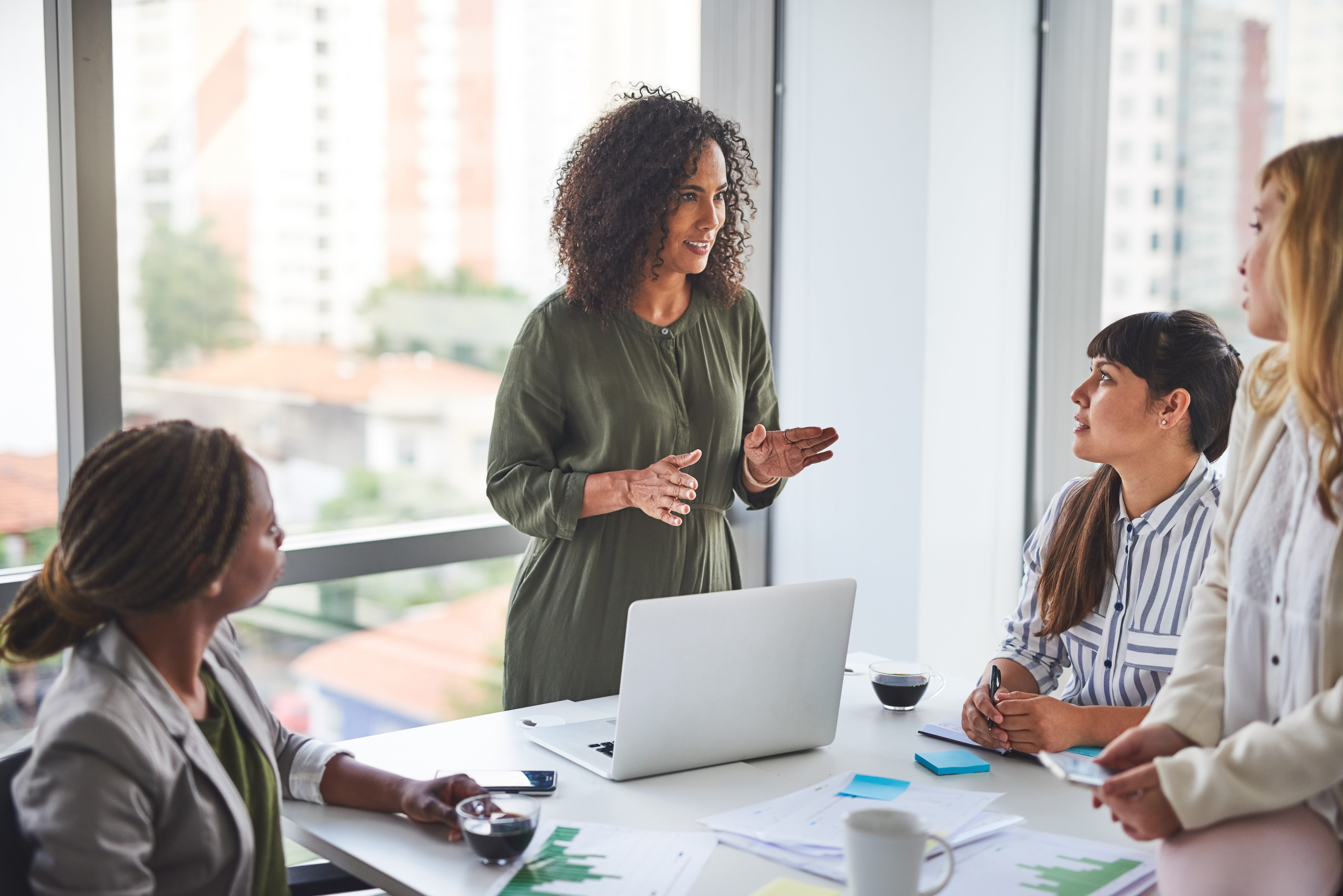 women-entrepreneurs-lean-build-playbook-slug-featured