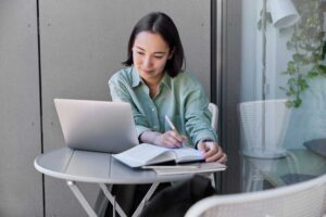 young woman accomplishing to-do list before leaving work on Friday