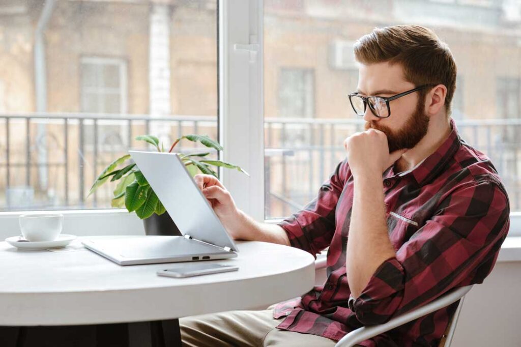 man handling a rude email