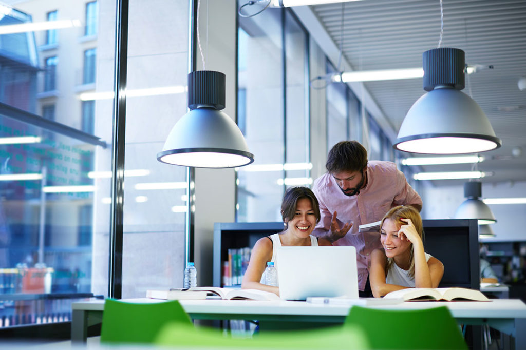 7 Communication Mistakes Youre Making At Work 1024x682