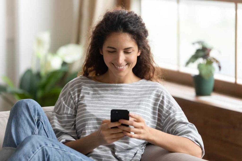 Socil Media Causes Bad Spending Habits 1024x682