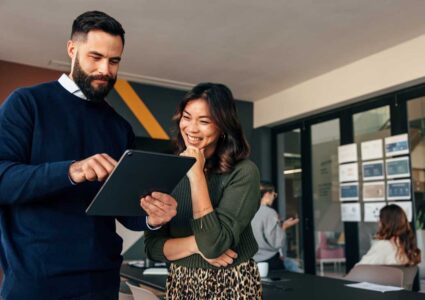 boss implementing the 10-80-10 rule with employees