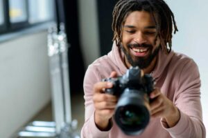 photographer balancing work with side hustle