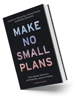 Make No Small Plans 3D - 4 کتاب برای کمک به شما در انعکاس، پر کردن و رشد آن
ماه