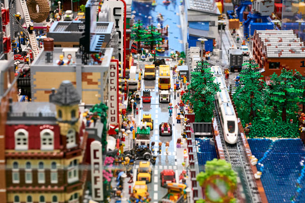 LEGO HOUSE GREEN ZONE WORLD EXPLORER Employee Gift Ideas Body