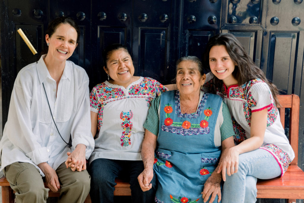 Mi Golondrina Cristina Lynch And Roberta Ángeles Ojeda And Cira Tomasa Ojeda Fernández And Cristina Lynch Nick Glover 1024x684