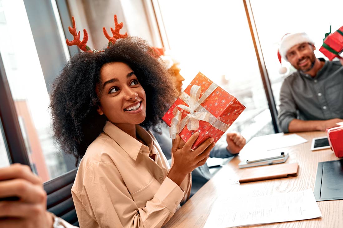 8 Holiday Gift Ideas for Employees & Office Staff | 2023 Edition | SUCCESS