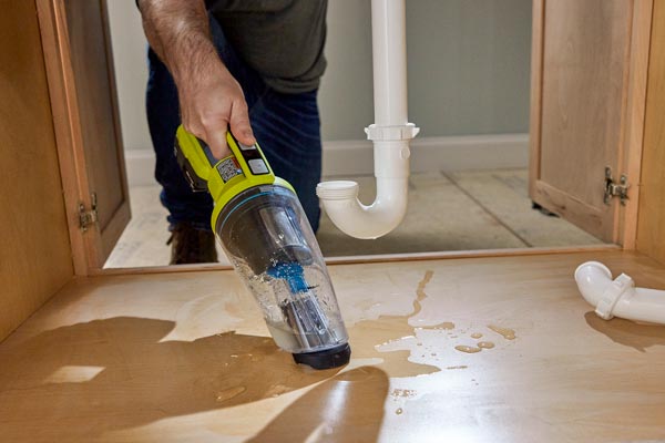 RYOBI cordless Wet/Dry Hand Vacuum