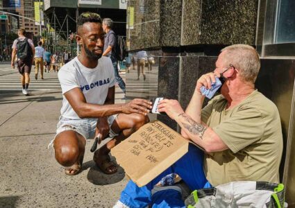 Bombas Socks Companies That Give Back To The Community HEADER 425x300