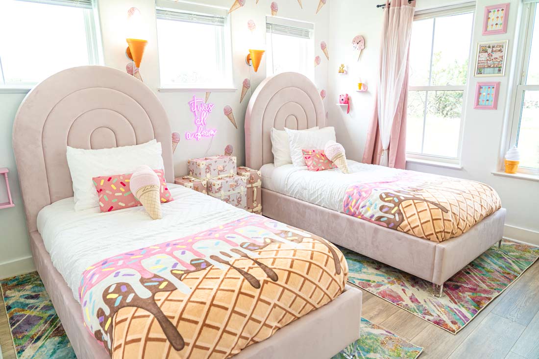 2 ice cream themed beds at casa kumwesu ice cream airbnb
