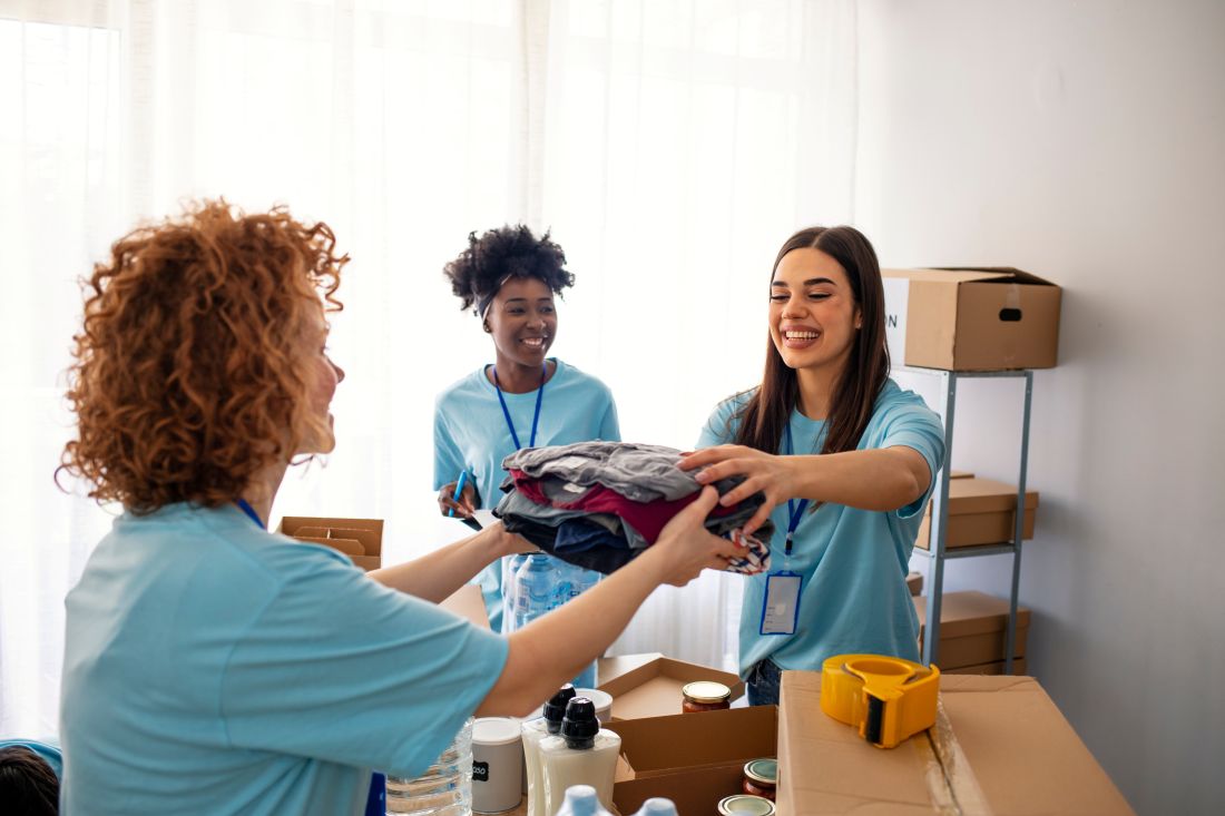 people volunteering