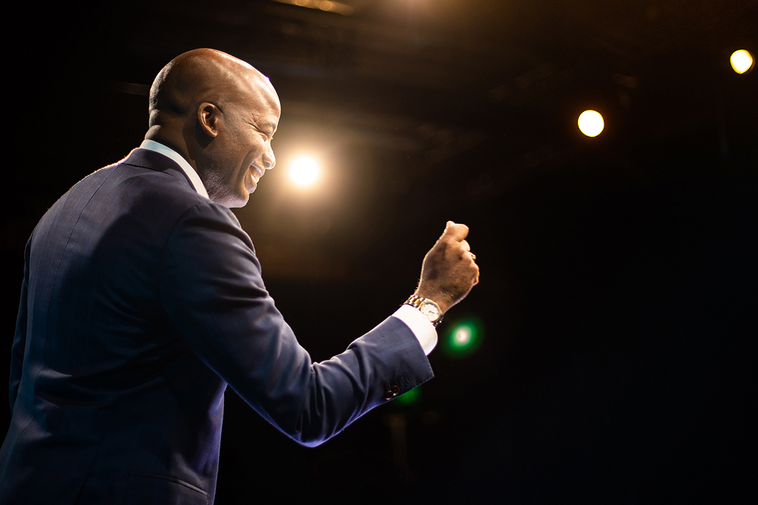 Courtland Warren speaks on stage