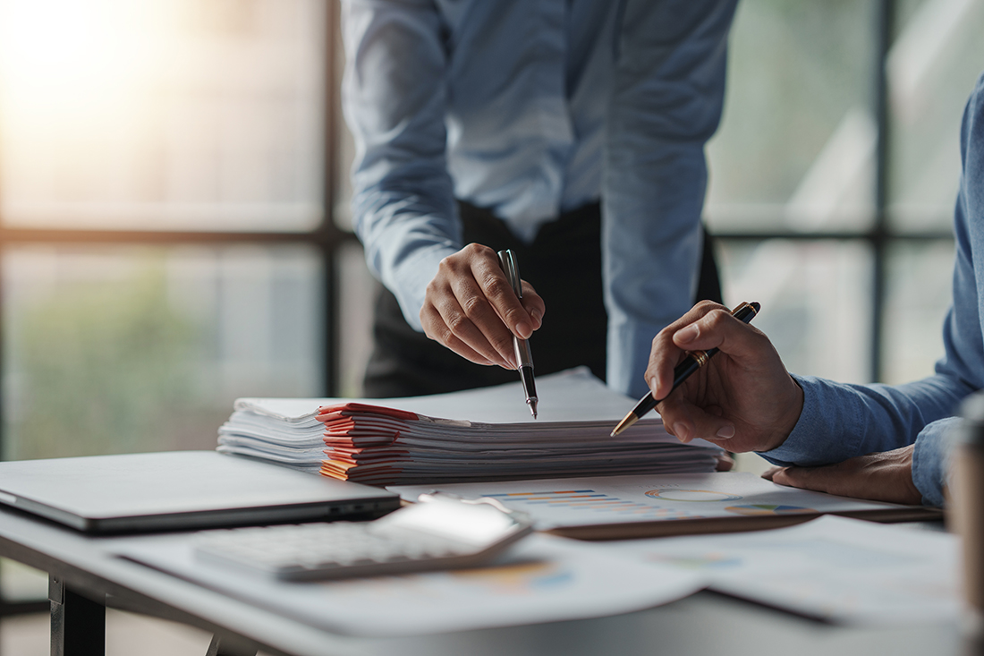 Company executives work on drafting a positioning statement for their brand