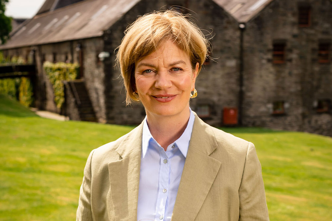 stephanie macleod headshot